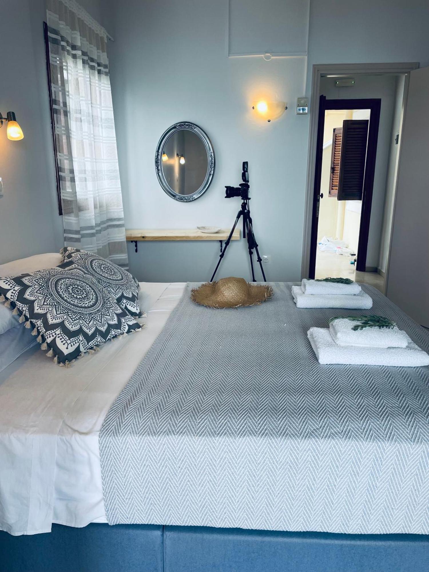 Hotel Odeon B&B Mparmpati Eksteriør billede