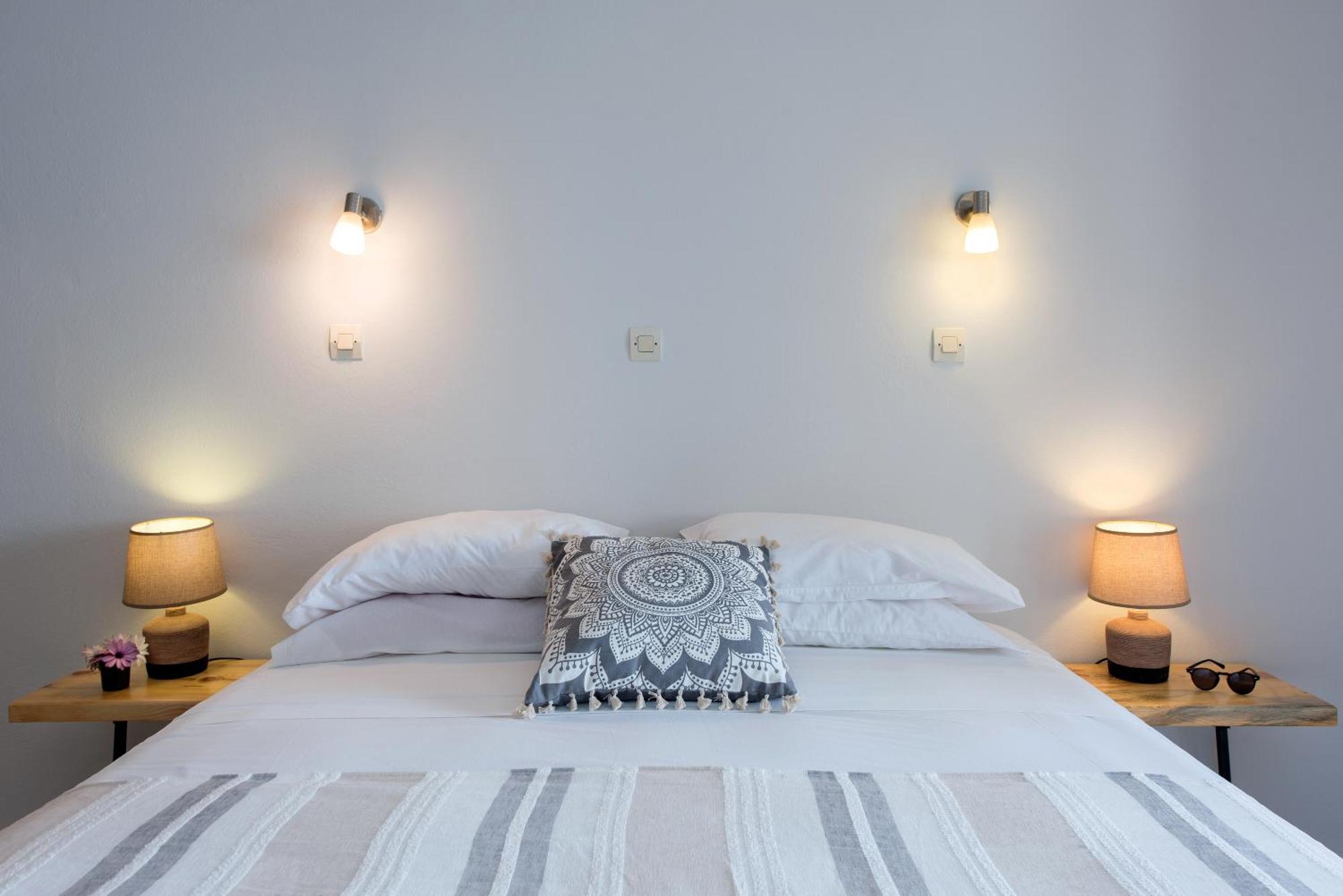 Hotel Odeon B&B Mparmpati Eksteriør billede