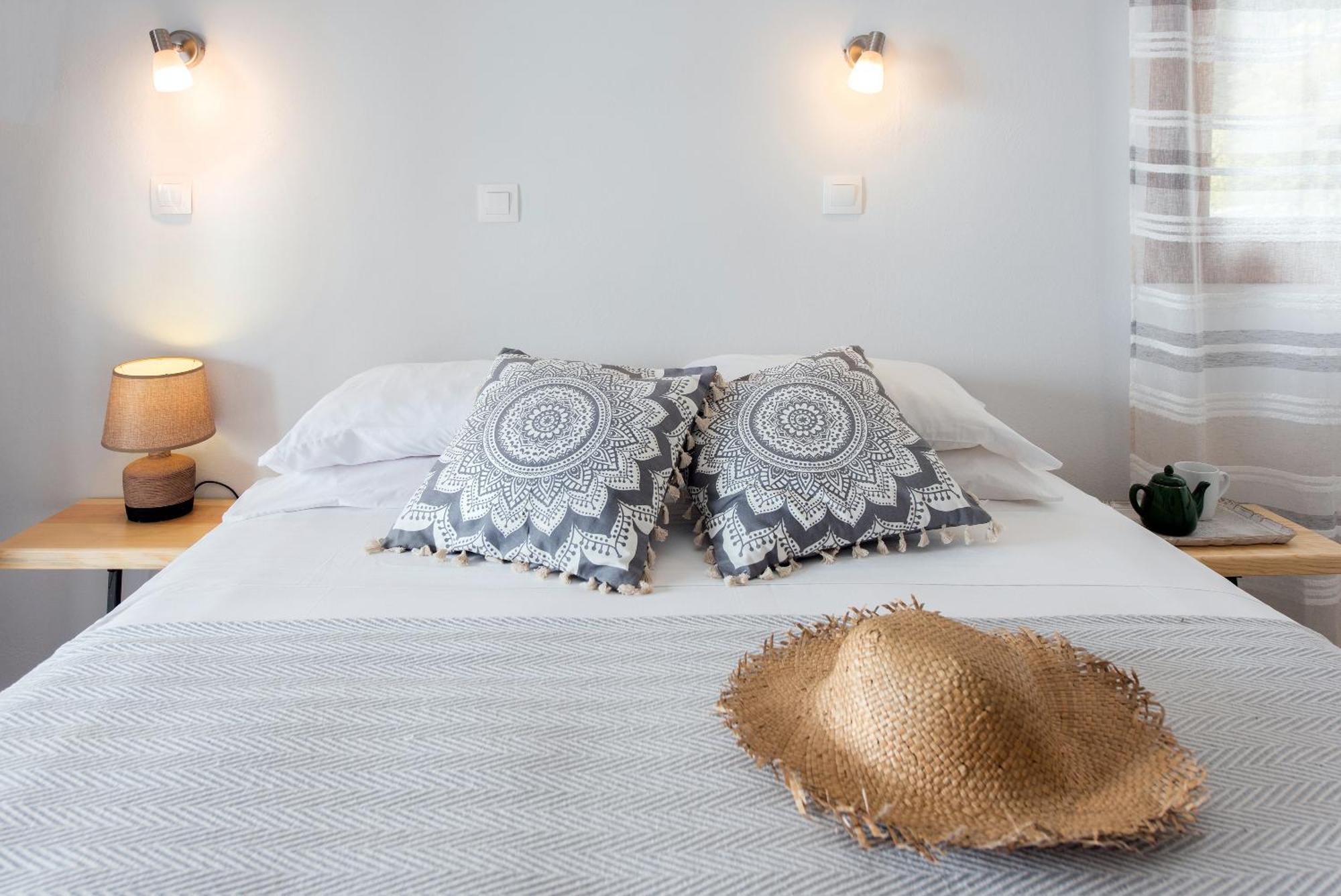 Hotel Odeon B&B Mparmpati Eksteriør billede