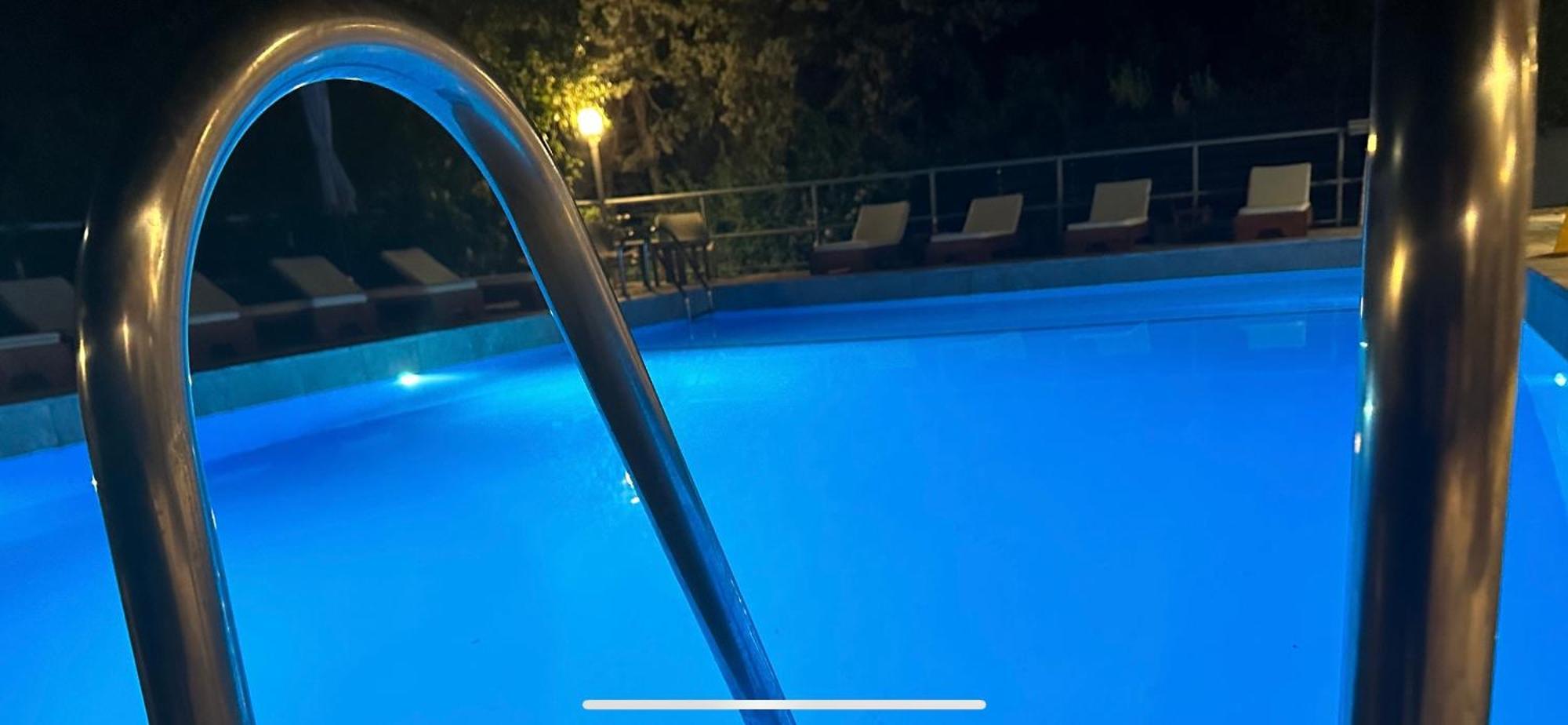 Hotel Odeon B&B Mparmpati Eksteriør billede
