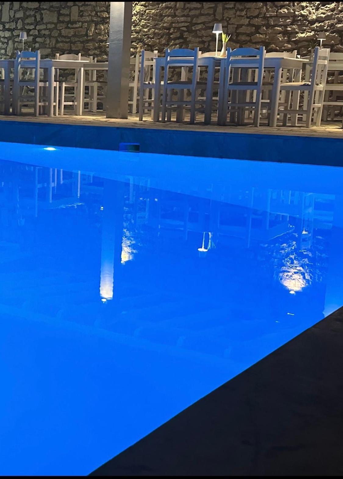 Hotel Odeon B&B Mparmpati Eksteriør billede
